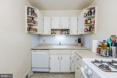 712 Oakwood Dr, Glenolden, PA 19036 - photo 6