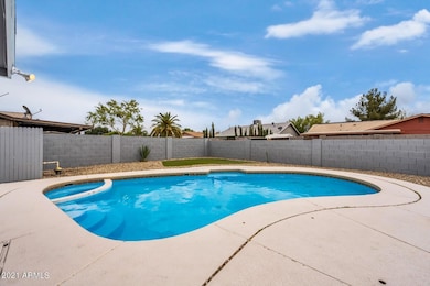 Pool - Laurel