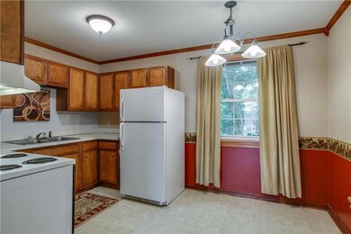 Eat-in kitchen 15 x 10