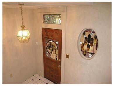 Entry/Foyer.