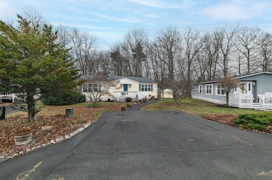 11 Hawthorne St, Rockland, MA 02370 - photo 3