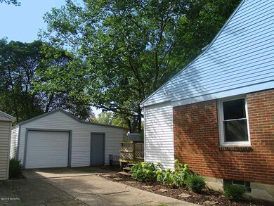 1 1/2 Stall Garage