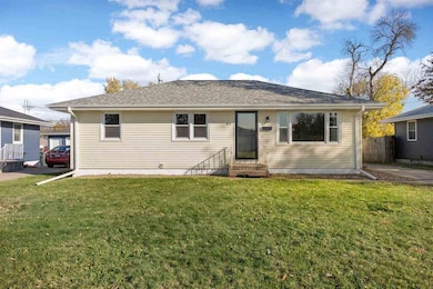 451 23rd St NW, Cedar Rapids, IA 52405 - photo 3