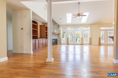 Excellent open floor plan with soaring ceilings th