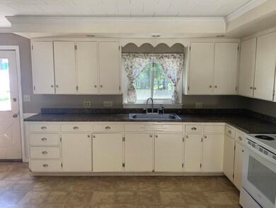 7 New York St, Millinocket, ME 04462 - photo 2