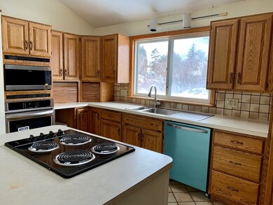 115 Vine St, Saugus, MA 01906 - photo 3