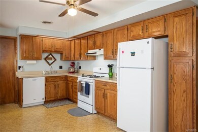 2844 Homeyer Rd, North Tonawanda, NY 14120 - photo 2