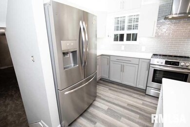 2110 W 29th St, Davenport, IA 52804 - photo 6