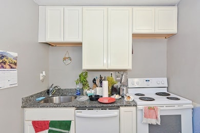 55 Raymond Marchetti St unit 57, Ashland, MA 01721 - photo 4