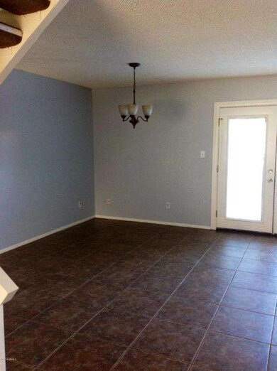 Dining Room Photo 1