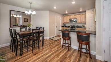 Dining + Eat-Up Counter