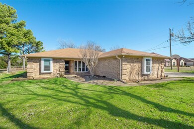 130 Trailwood Dr, Joshua, TX 76058 - photo 3