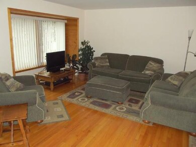 18426 Clyde Rd, Homewood, IL 60430 - photo 2