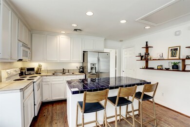 1423 Marshall St, Houston, TX 77006 - photo 5