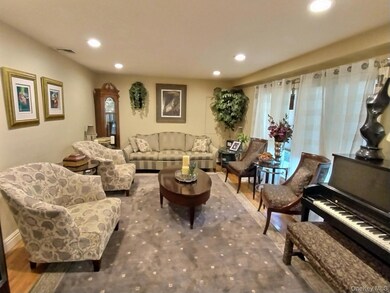 467 Susan Ct, West Hempstead, NY 11552 - photo 6