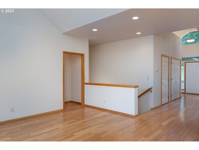 Living Room/Entrance