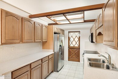 16_3105RoyalOak011_mls