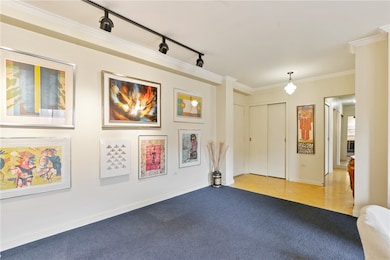 Park Plaza unit 612, Oakland, PA 15213 - photo 3