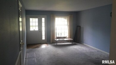 5936 W Ridgecrest Cir, Peoria, IL 61615 - photo 4