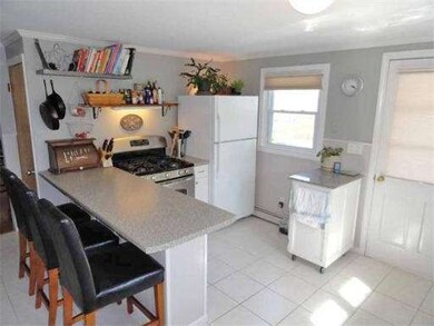 7 Madison Ave, Turners Falls, MA 01376 - photo 4