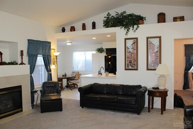 2119 NW Elm Ave, Redmond, OR 97756 - photo 3