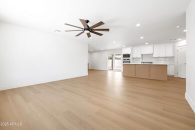 8334 E Palm Ln_02
