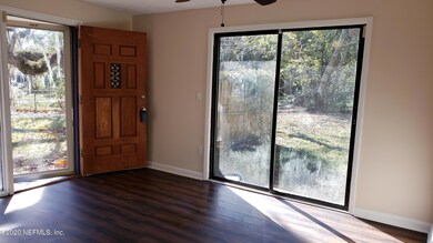 1402 Eola Ct, Jacksonville, FL 32205 - photo 4