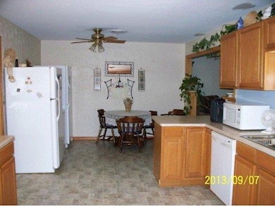 Kitchen/Dining Area