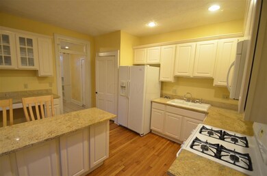 Kitchen / Eating Area