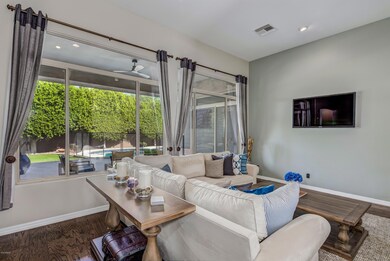 007_Living Room