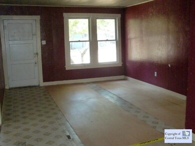 726 Bismark St, Seguin, TX 78155 - photo 2