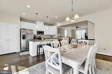 8208 Secluded Cove Ln, Baltimore, MD 21222 - photo 6