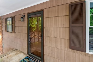 372 S Cherry St unit B, Kernersville, NC 27284 - photo 2