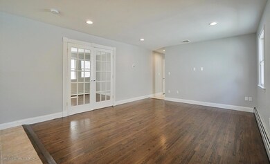 (7) Living Room