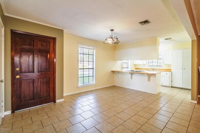Idlewood, 704 Living area-2