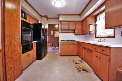 N93W17516 Pageant Dr, Menomonee Falls, WI 53051 - photo 6