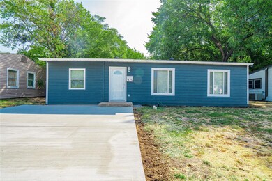 925 Indian Hills Dr, Grand Prairie, TX 75051 - photo 2