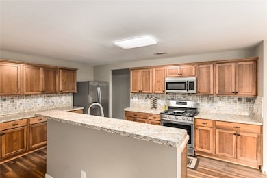 Beautiful cabinets with soft close doors & drawers