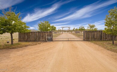 Front Entry Gate  (1)