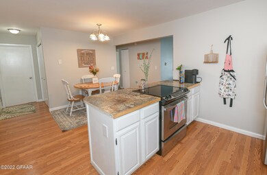 815 Duke Dr unit 433, Grand Forks, ND 58201 - photo 2