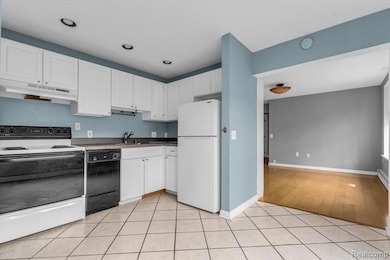 Kitchen with sit-in dining area