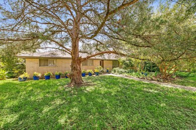 3 Palm Cir, Alvin, TX 77511 - photo 3