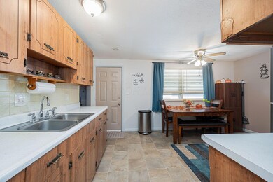 1486 Dobson Square N, Columbus, OH 43229 - photo 5