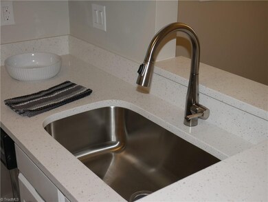 2215 Stonecutter Dr unit 17, Winston Salem, NC 27103 - photo 5