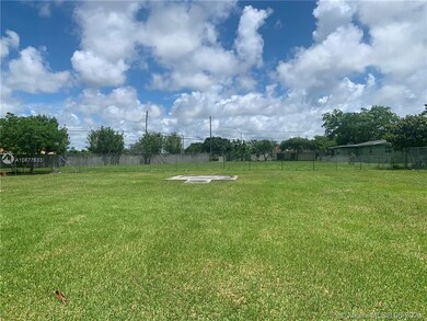 11493 SW 214th St, Miami, FL 33189 - photo 2