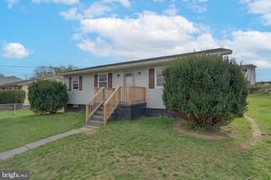 304 S Reymann St, Ranson, WV 25438 - photo 2