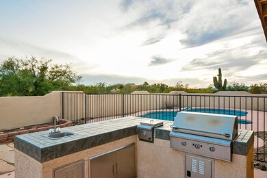 Built-In BBQ & Outdoor Kitchen