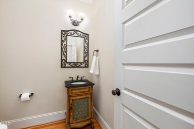 7-web-or-mls-404 Village Loop Dr (18 of