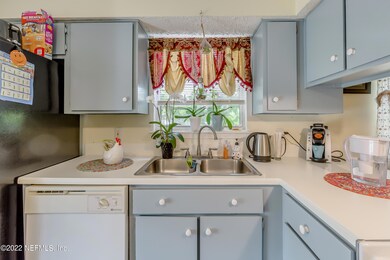 2551 Hidden Village Dr, Jacksonville, FL 32216 - photo 6