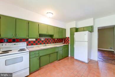 1202 Van Buren Dr, Fort Washington, MD 20744 - photo 5